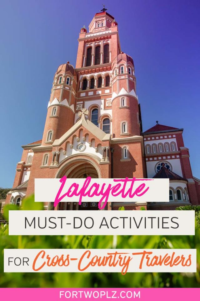 Road tripping across USA? Stop by Lafayette, Louisiana for an unforgettable adventure! The southern USA city is the heart and soul of cajun country, offering tons of fun activities for food lovers and adventure explorers, from cajun food tour to airboat swamp tour to see alligators. Click through to discover best places to eat and top things to do in Lafayette, LA. #explorelouisiana #foodietravel #usaroadtrip
