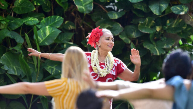 hula dance lesson hawaii