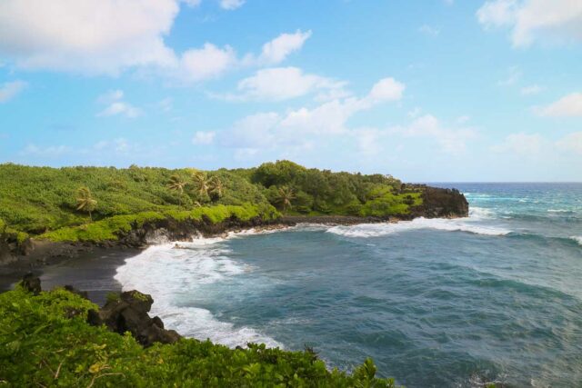 maui pa'iloa black sand beach