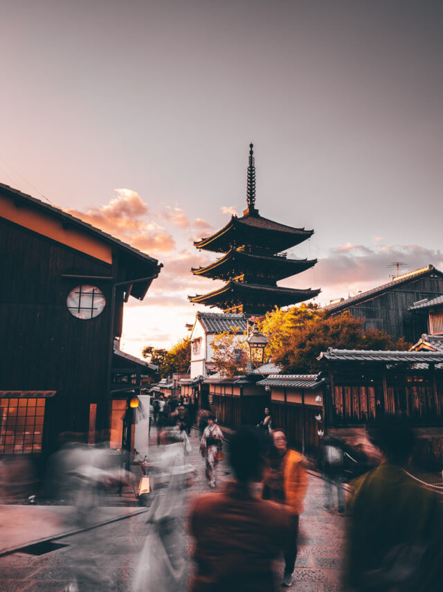 kyoto temple in higashiyama